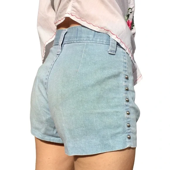 70s hot shorts with studded detail - Picture 3 of 4